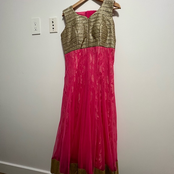 Ladies Anarkali complete with dupatta and skinny pants - Picture 2 of 3